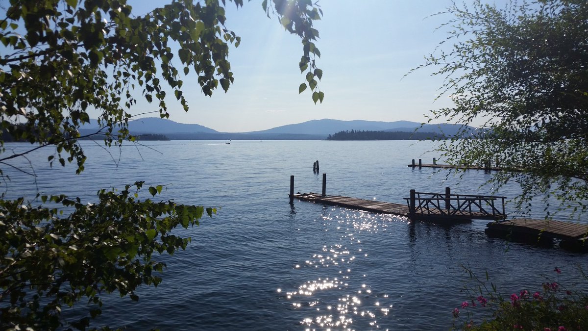 Doore77's tweet photo. Great start to the afternoon on the lake in #Idaho. #getaway #vacation #Ineedaboat #notenoughsunscreen #sunburnt https://t.co/NGqJYyhvke