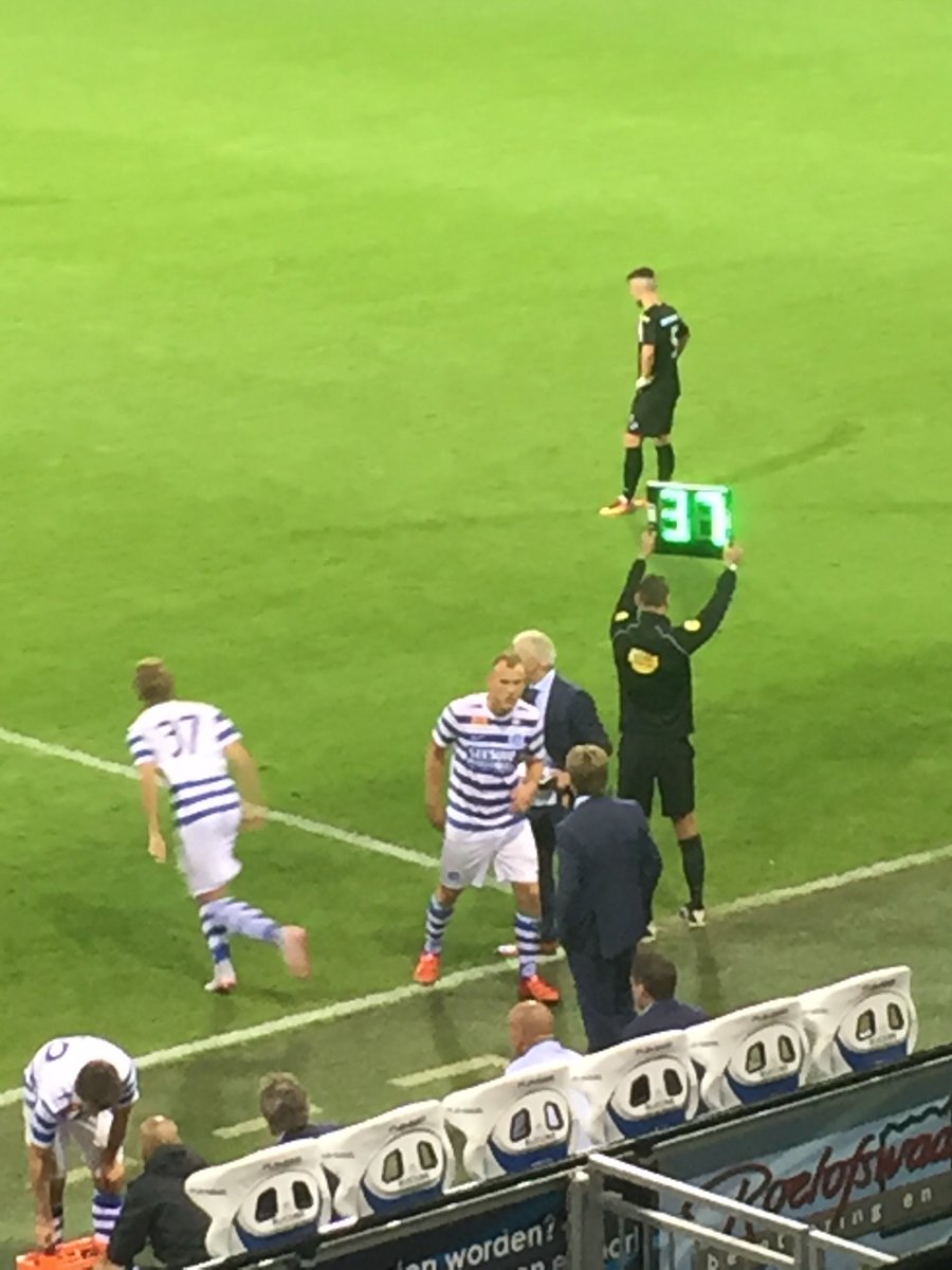 Uniek moment ... De zoon van trainer Jan Vreeman maakt zijn debuut ... A-junior Jurre Vreeman #graein #trots