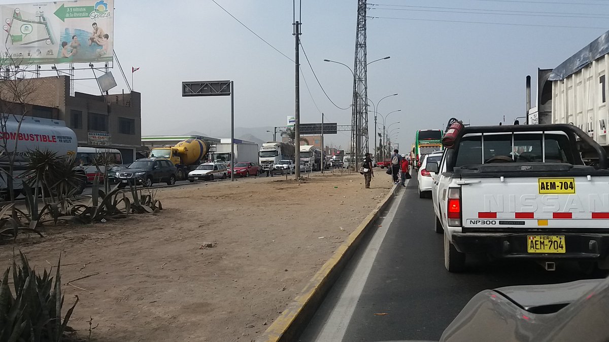 oordonei's tweet photo. Estoy en priale ya casi dos horas. Ningun policia para dirigir este trafico infernal. Alguien puede hacer algo.... https://t.co/UJZCb2L5c7