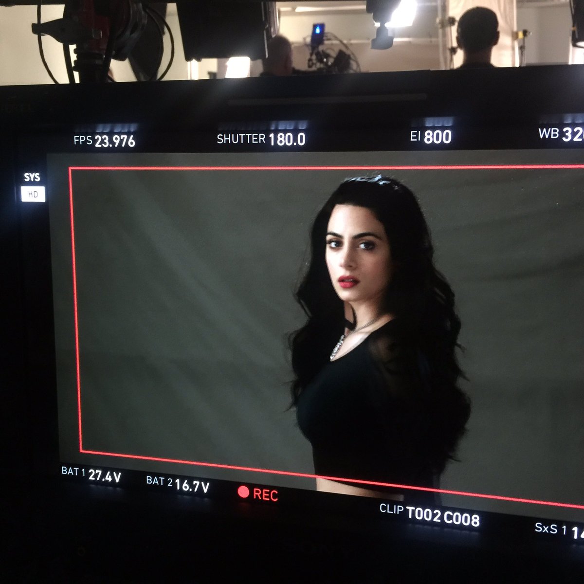 TMI_Uruguay's tweet image. FIRST Look of Izzy in season 2! #CameraTesting @EmeraudeToubia #Shadowhunters  #ICantBreath #DyingOverHere