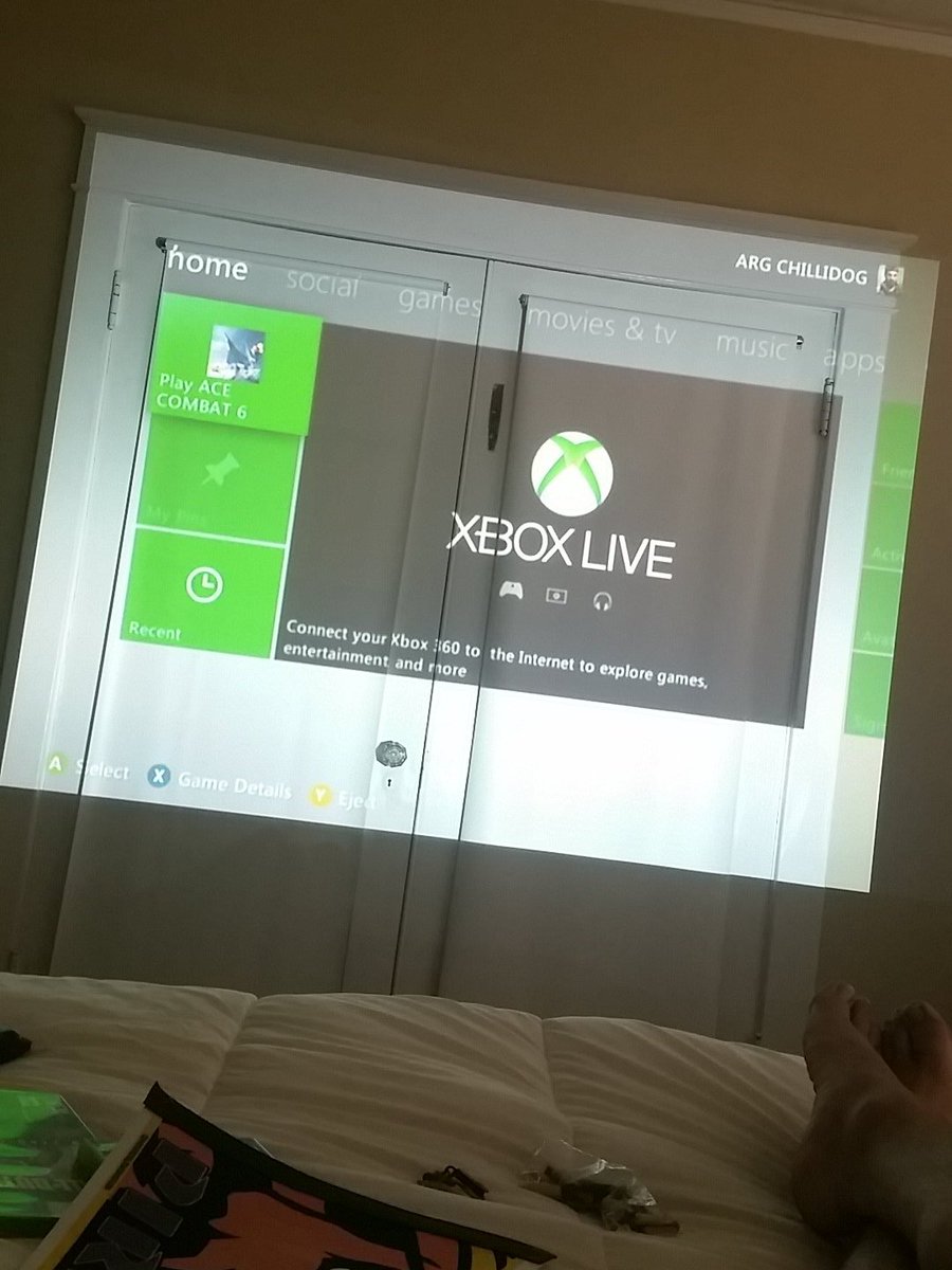 Subj3ct49's tweet photo. Projector making a hard comeback this year. #MoveIn2k16 https://t.co/eb7OH3GjGF