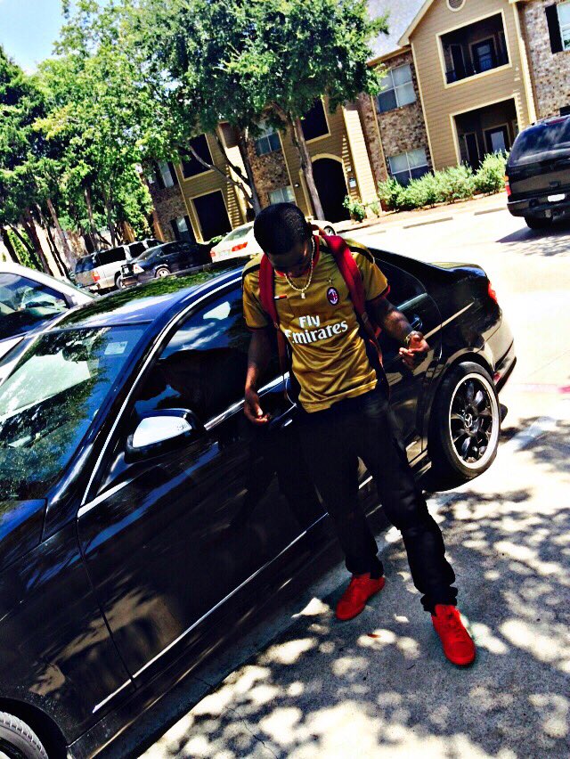 MyHoesBritish's tweet photo. LowKey and flashy ππ°
#JuugGod https://t.co/AsuuaUzE4Z