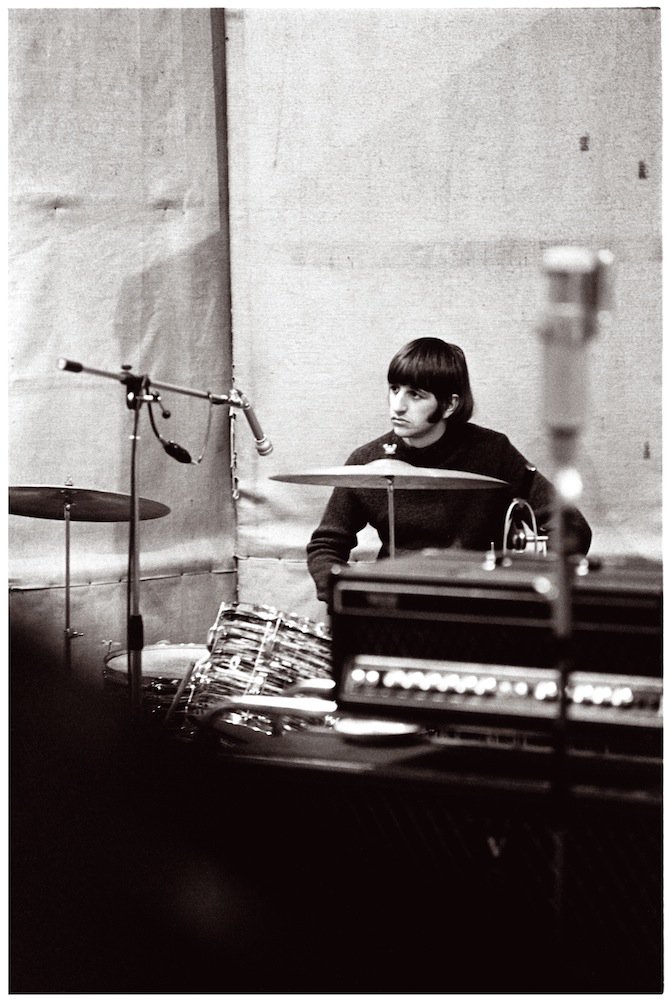 thebeatles's tweet photo. #RevolverTurns50 Photo © Apple Corps Ltd. https://t.co/JNuTEDb2c6