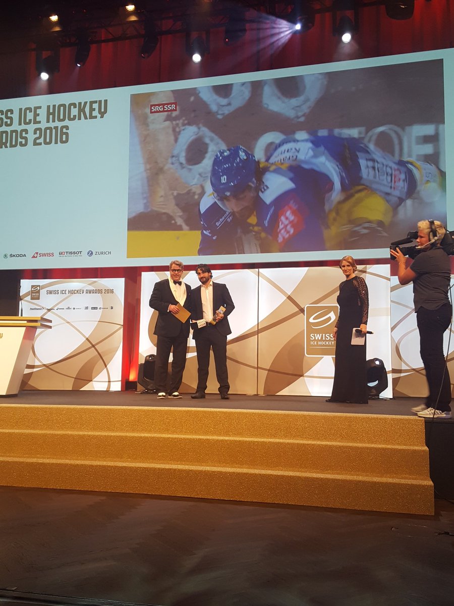 SwissIceHockey's tweet photo. Der Most Popular Player Award geht an Andres Ambühl #SIHAwards https://t.co/1kSwMrdCMx