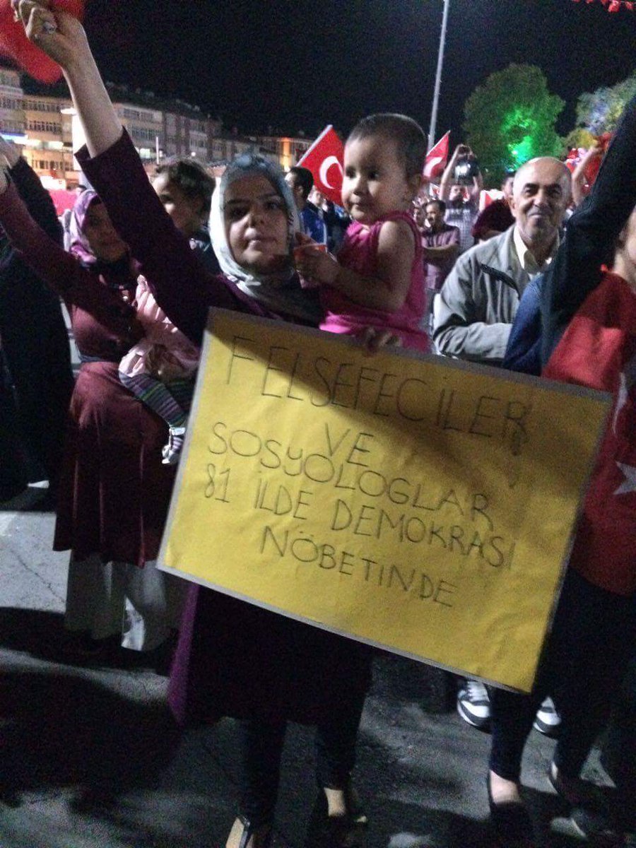 Daha ne yapsın ki bu insanlar? Görmezden gelindiğini görmek korkutuyor insanı! <a href="/tcmeb/">Millî Eğitim Bakanlığı</a>  @hmzaydg  #Felsefeye31Kadro