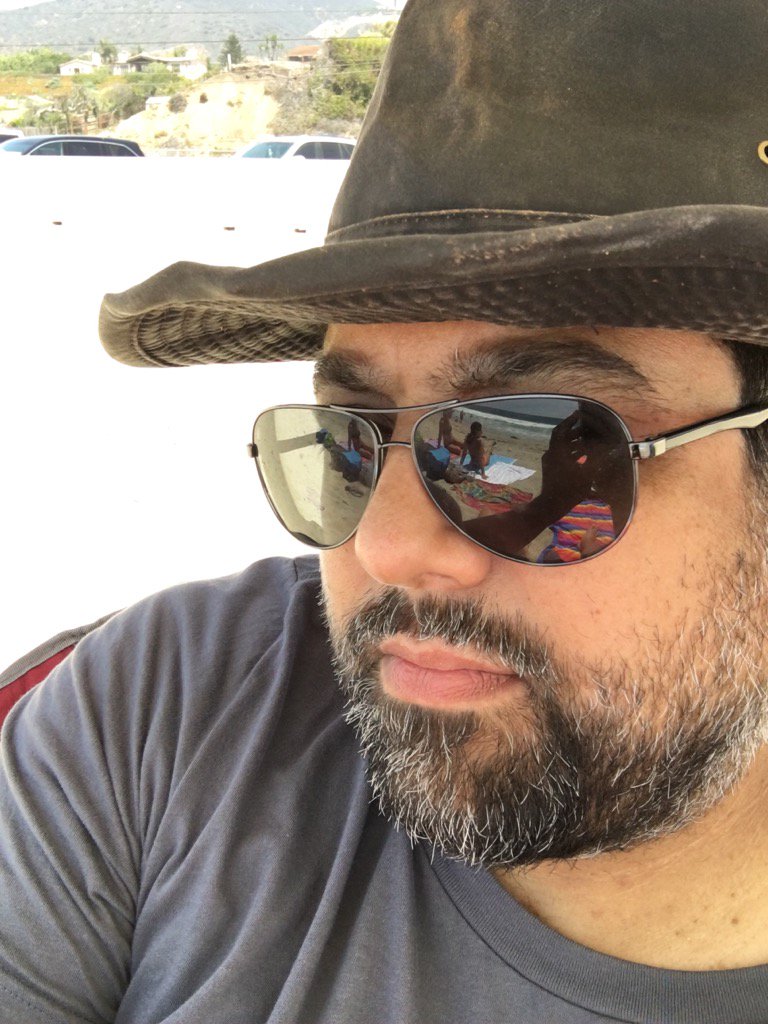 c_cano_composer's tweet image. Chillin&apos; at the beach