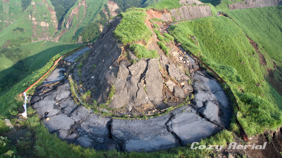 Regatti على تويتر 天空の道のヘアピン 阿蘇 熊本地震 天空の道 ラピュタの道