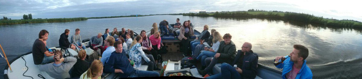 ReusFanAkkrum's tweet photo. Vanavond met een ploeg van @FysioLwd en @dedrijfveer naar opening @SneekweekZeilen  geweest. Mooi vuurwerk gezien. https://t.co/XXpNn3VCdn