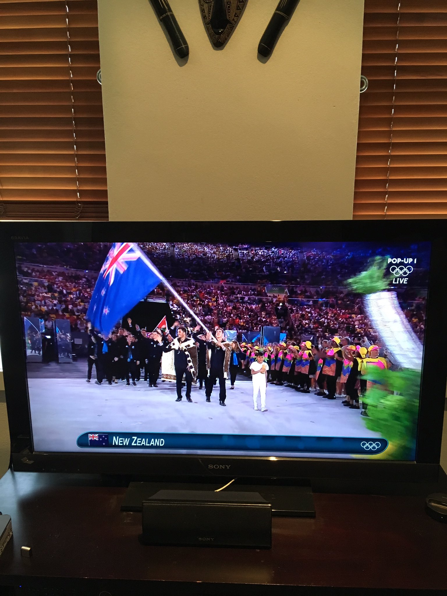 CpI3p1vVIAAVkq3.jpg:large