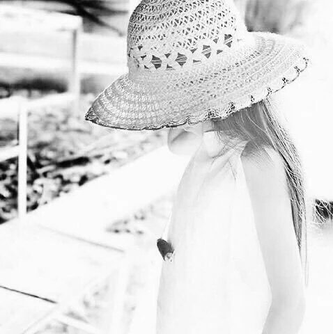 fooa2233's tweet image. رغم الصمت الذي نمارسه ،فقد تكون في قــلوبناا اشياء أصواتها عاليه..تزعجنا نحن فقط..🔕
•