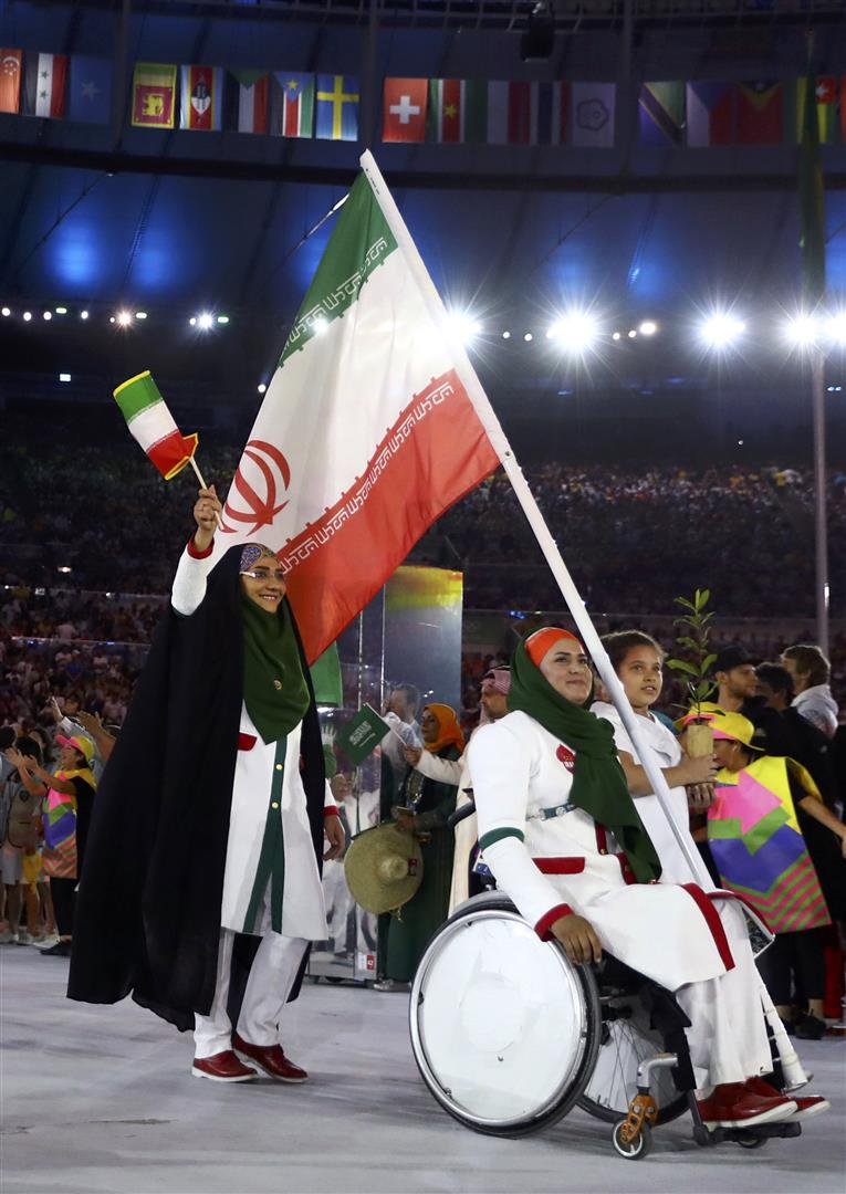 sporx's tweet photo. #Rio2016 #Olympics #OpeningCeremony Olimpik ve Paralimpik okçu Zahra Nemati, İran bayrağını taşıdı https://t.co/XFzFL1udkc