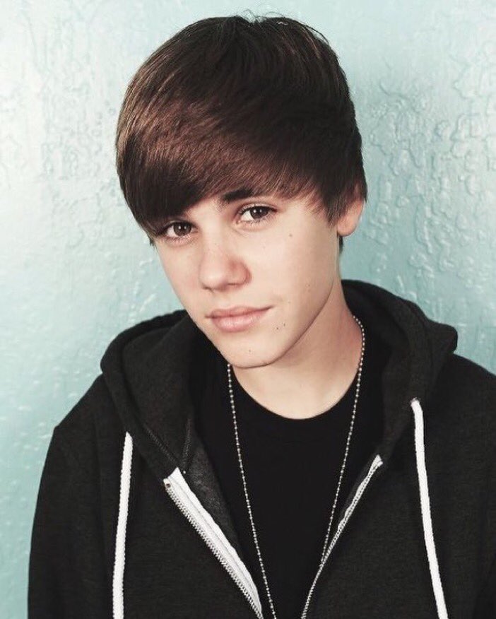 onetimefetus's tweet photo. Hard to believe that this is the same tween YouTube star I fell in love with 8 years ago https://t.co/H8QERdq0hn