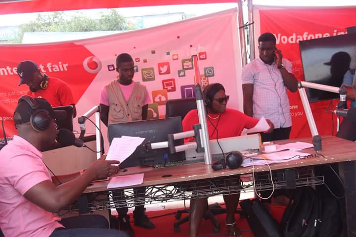 starr1035fm's tweet photo. Let's change lanes w/ @Giovannicaleb x @theanitaerskine x @djvyrusky #internethelpAccra #StarrDrive #simplythebest https://t.co/6q431UQdMN