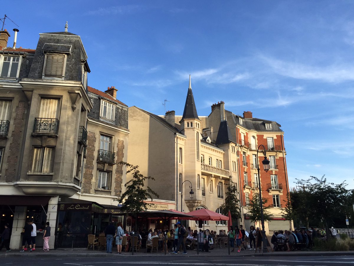 Hugo_de_m's tweet photo. En vacances à Reims sans les nazes HOUPYYYY 😋☀️🎉🎈😎⛱🎁🎉 https://t.co/A4OYly0JPB