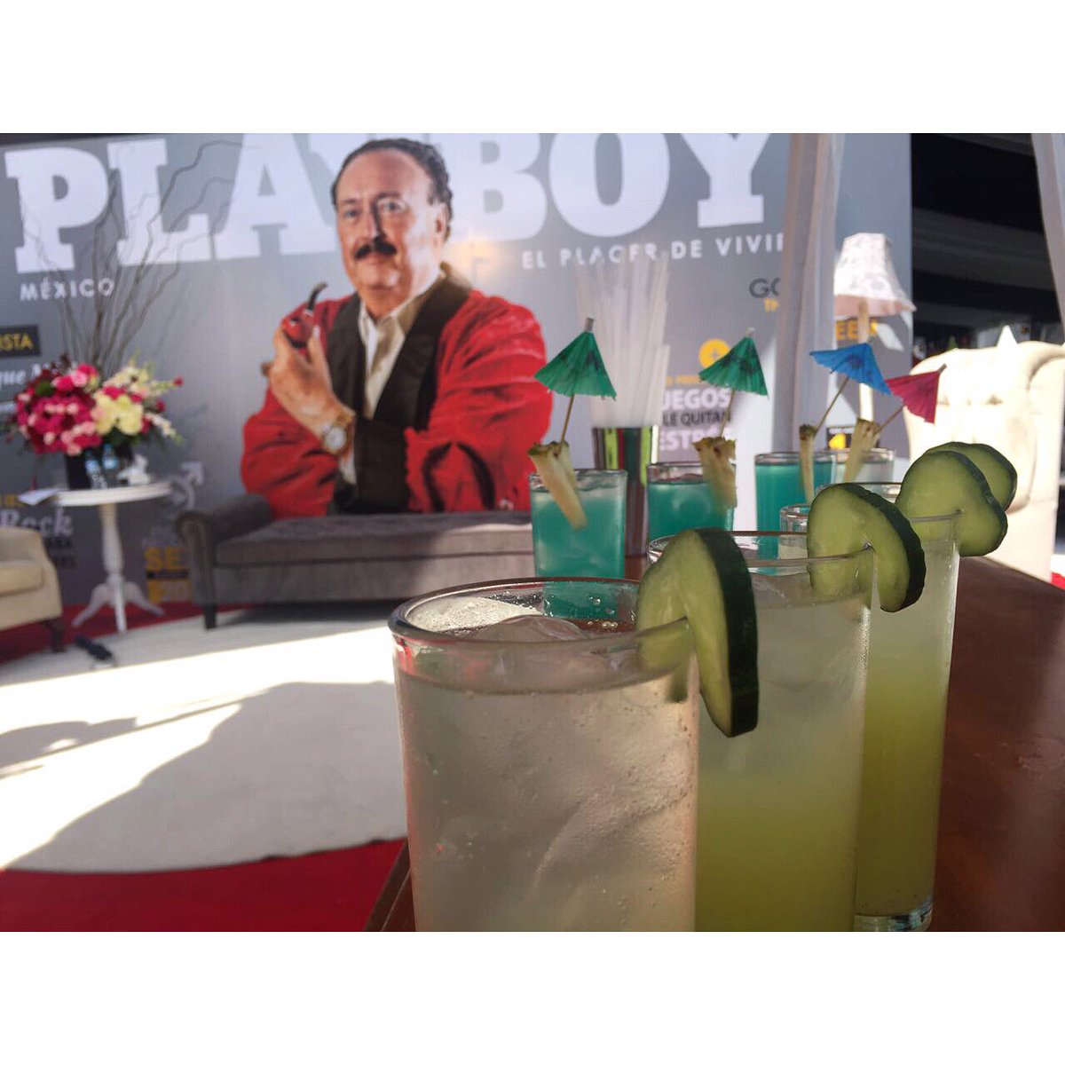 Hoy estamos sirviendo 1,000 cócteles! 🍹🍹🍹🍹  #deliciosos #ginpepino # hawaianoazul