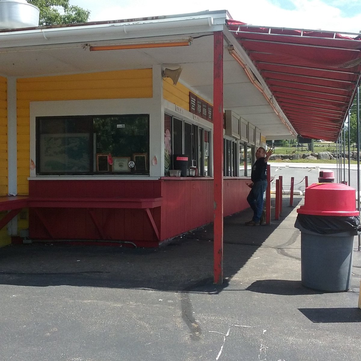 ImLovingNH's tweet image. #laconia #tamarack Best clams in town