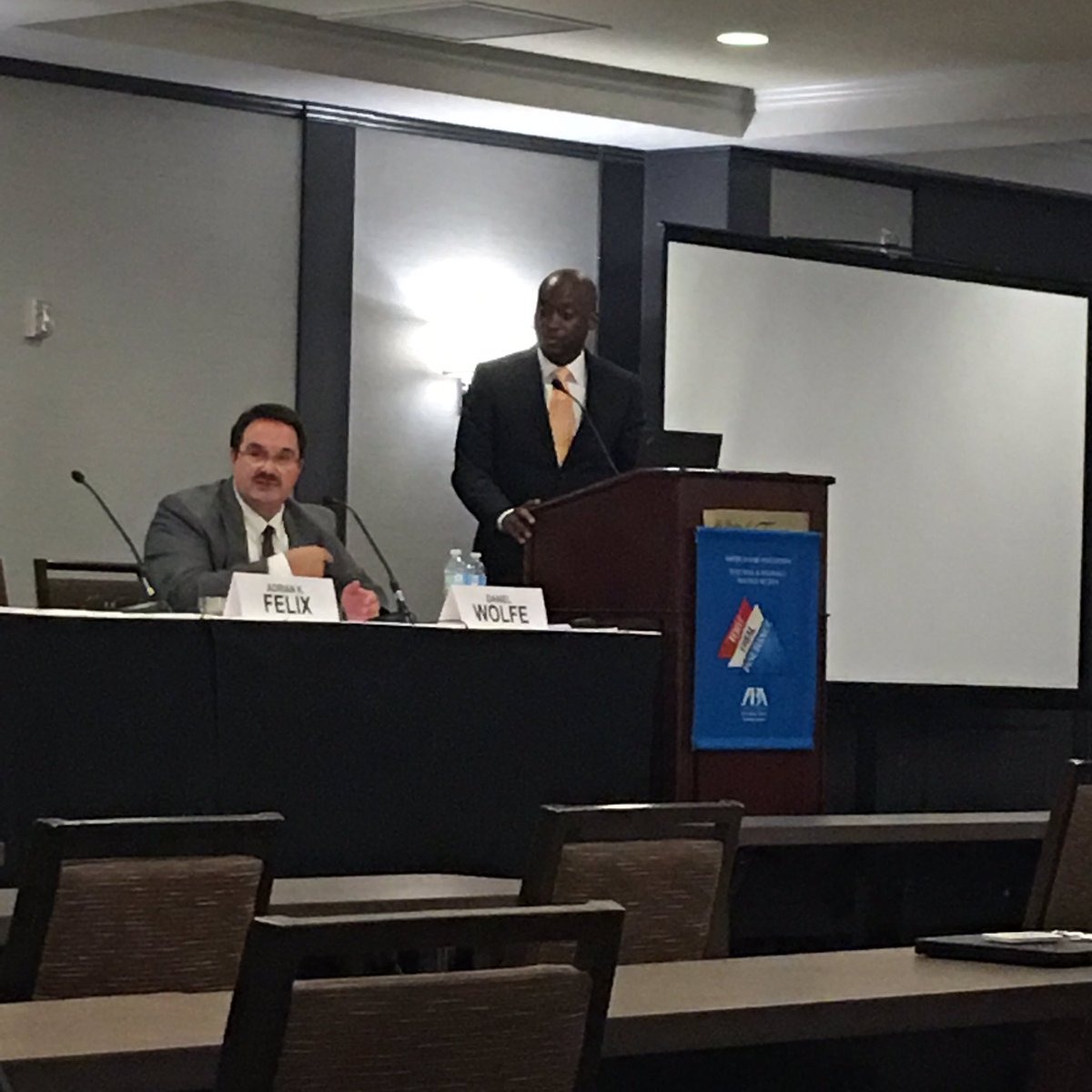 ABATIPSLTP's tweet photo. Informative CLE on the Art of Storytelling. Thanks to Dan Wolfe of @DQJuryTrial and Adrian Felix. #ABAAnnual https://t.co/f7Bqyifn8B