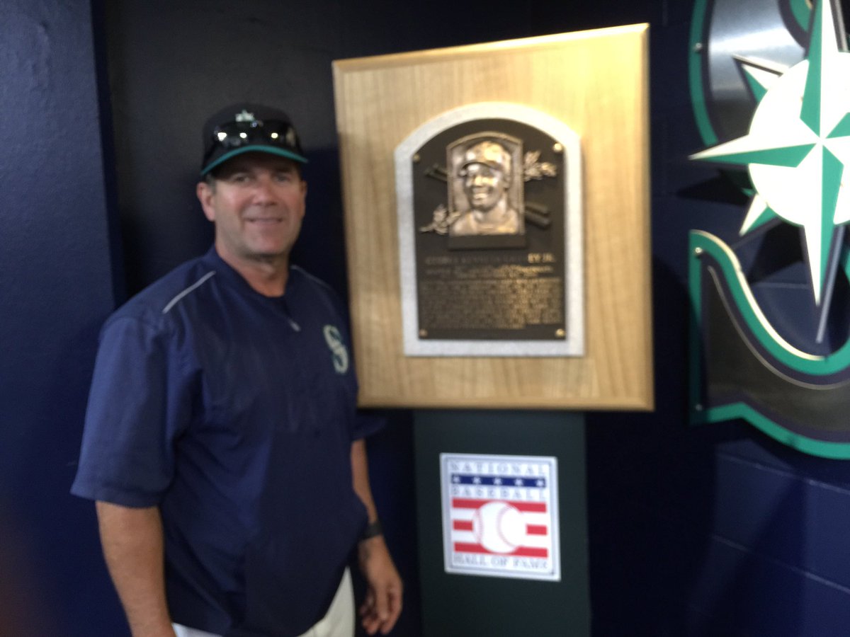 11EdgarMartinez's tweet photo. JR's HOF Plaque is very cool, at Safeco today. https://t.co/VkJoZxuGOh