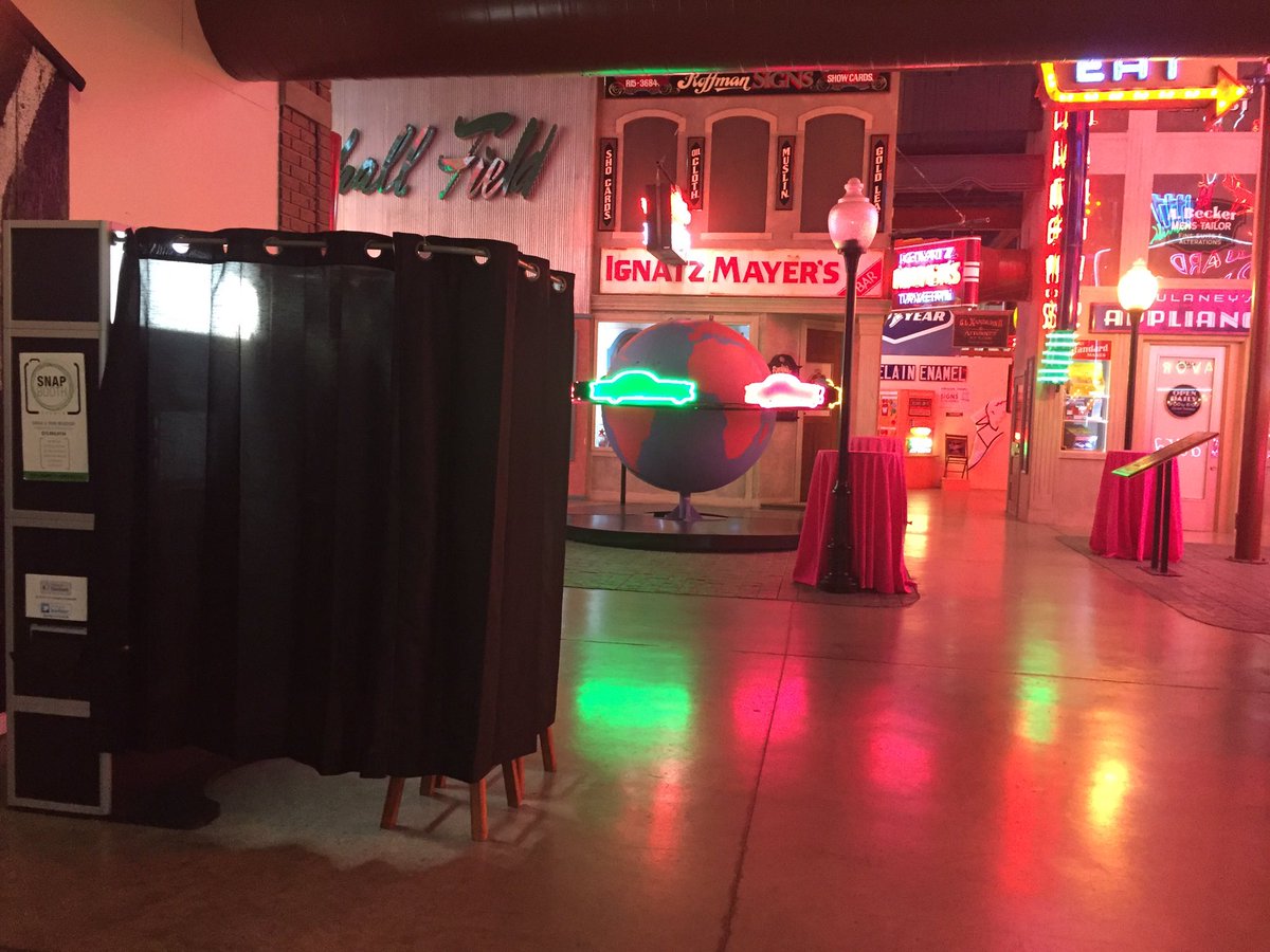 SnapBoothEvents's tweet image. Event tonight @SignMuseum. This place is really cool!