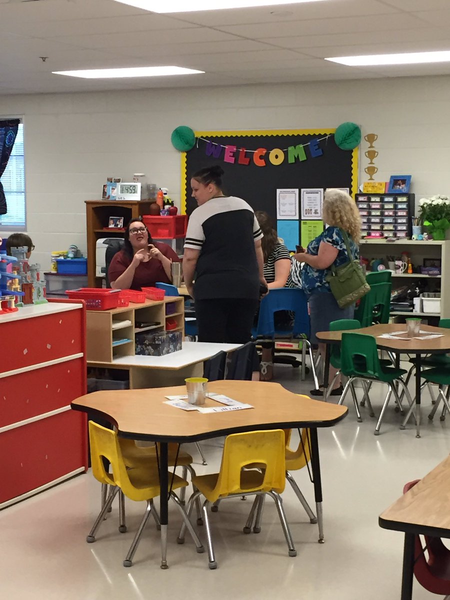 BCESMustangCity's tweet photo. Back to School Bash is in full swing! #FCPStrong #F5 #MustangCity https://t.co/iZGSpFJEaW