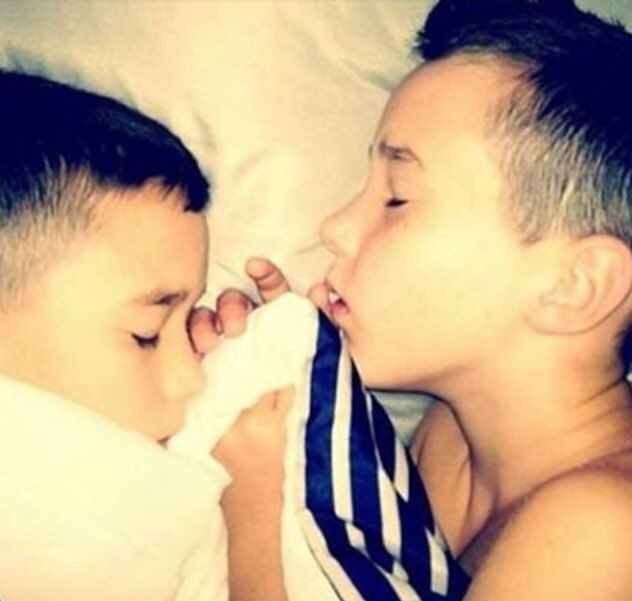 HunterRowland's tweet image. here's a throwback with my little bean to when we would sleep in the same bed everyday 😂❤️ @BrandonRowland :)