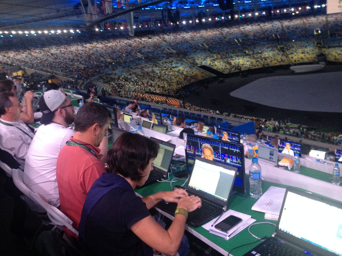 EFEdeportes's tweet photo. El equipo de @EFEdeportes en la #CeremoniaDeApertura de #Rio2016 https://t.co/xoVadcbvnf