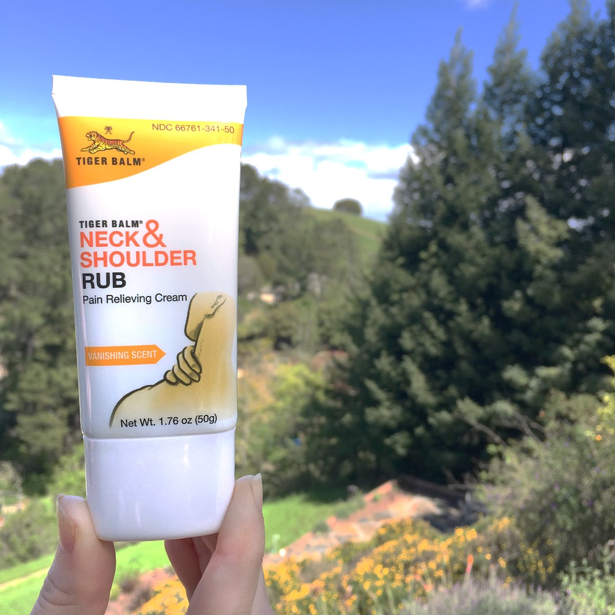 Tiger_Balm_US's tweet image. Enter to win a tube of Tiger Balm Neck &amp;amp; Shoulder Rub: bit.ly/2aka68u Please RT! #Giveaway #FridayFreebie