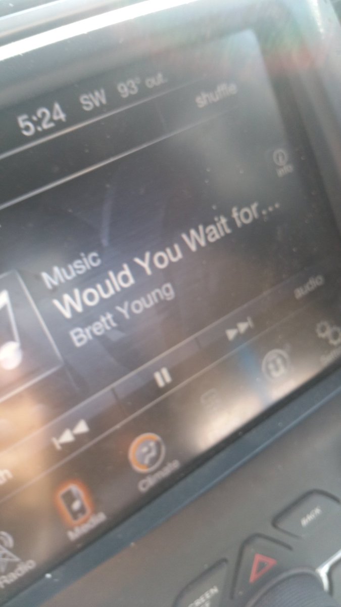 BonafideTxGrl's tweet photo. @BrettYoungMusic u do it to me every time.. #WoukdYouWaitForMe and #YoursToHold πππ https://t.co/cr6Ctr53i6