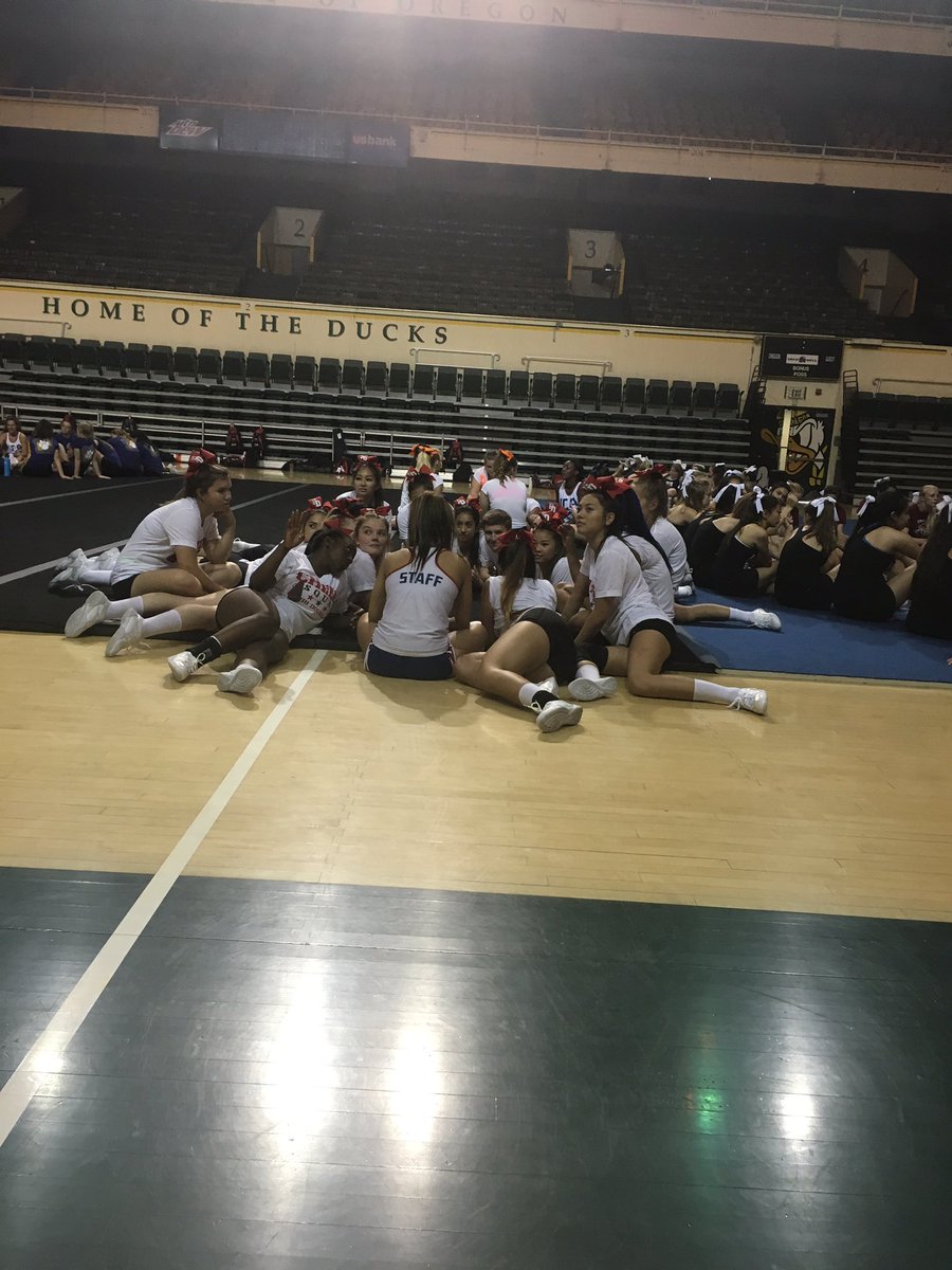 amberRcowgill's tweet photo. Safety first!!!!! Taking our test! #stuntsmart #stuntsafe https://t.co/BMq2LekGLR
