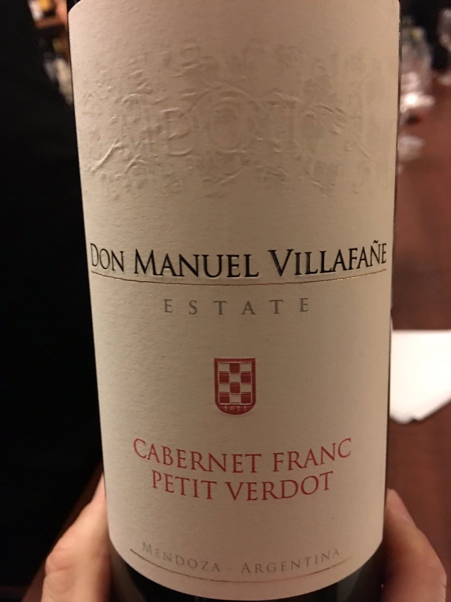 vinoesamor's tweet photo. "El vino tiene que brillar y tiene que oler a vino". Iniciando la degustación en @bin4vinology #Primicia2016 https://t.co/N7Hok4ulT6