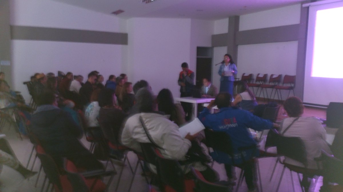 felisa_paspur's tweet photo. Con los Comisionados en la revisión del #PDLB @AlcaldiadeBosa #BOSA https://t.co/dIa0U48Vva