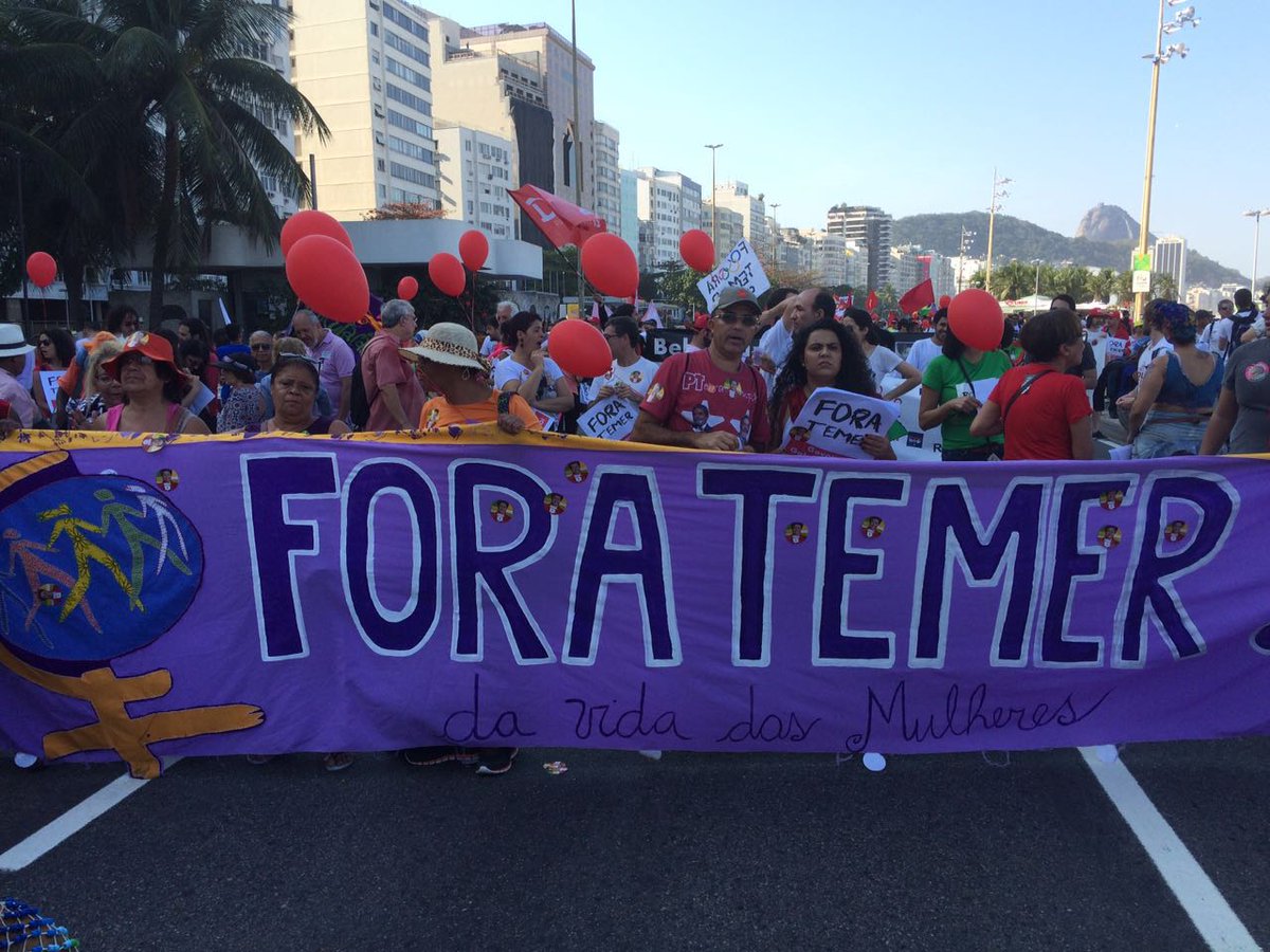 marchamulheres's tweet photo. As frentes de resistência ao golpe realizam hj (05), no RJ, um grande ato pelas ruas de Copacabana #ForaTemerRio2016 https://t.co/gBWUwhjDA2