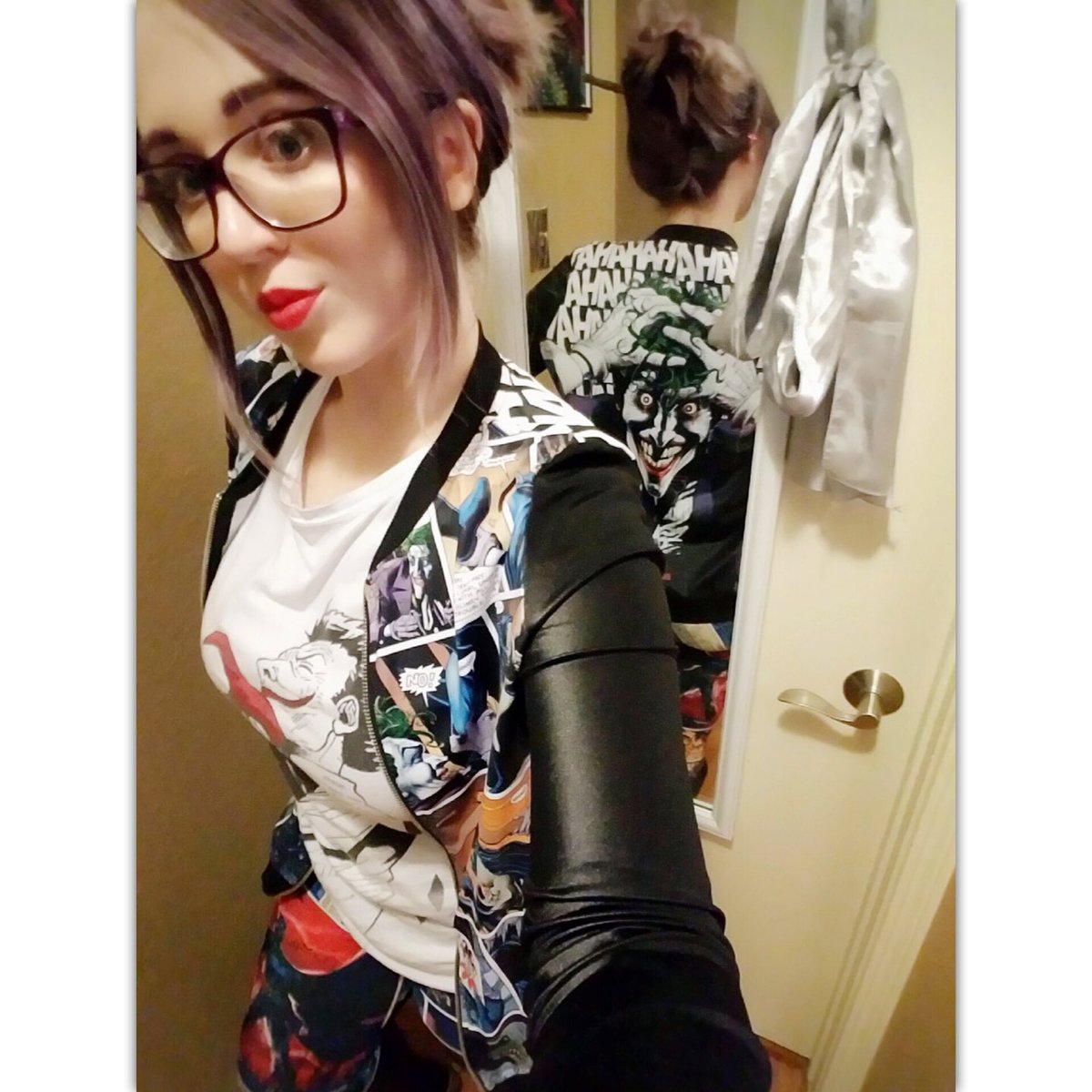 JesterBre's tweet image. Day 5 of #BatmanWeek with comic paneling and the showing of my jacket's back design. Ain't he just beautiful? 😍