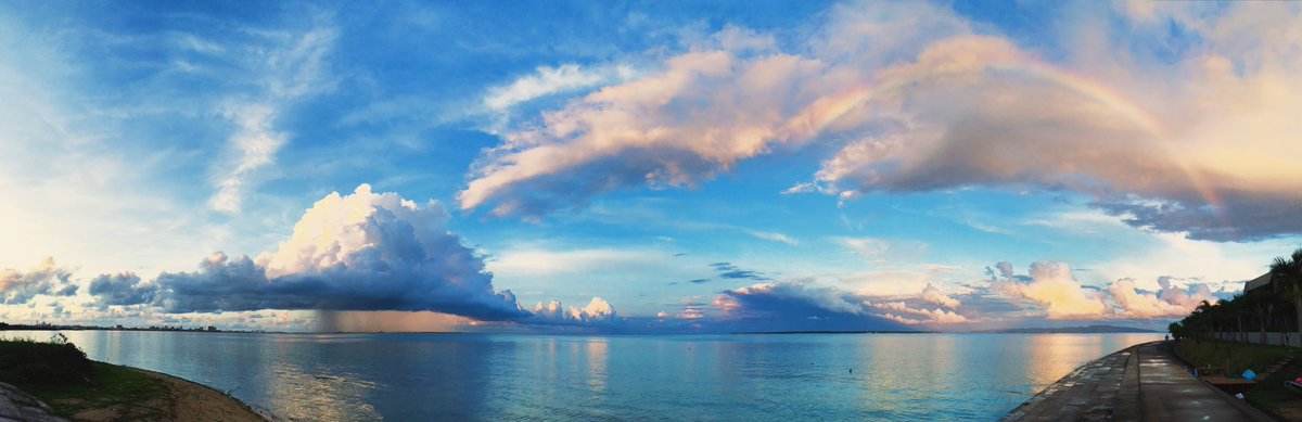 尾花 大輔 Na Twitteru 今朝の石垣島からの景色 入道雲下の豪雨と朝焼けと海と虹 天国か