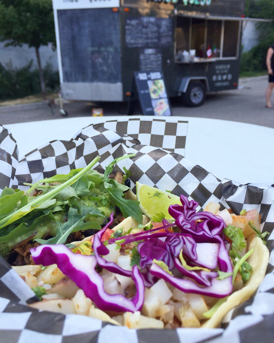 FoodTrucknFri's tweet image. Yes our luv 4 #tacos borders on unhealthy. Who cares when they taste this good! @feedmetacoqueso is killing it 2nite