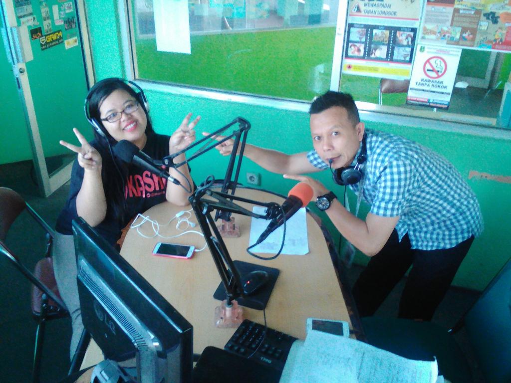 #SiaranPagi #Ngupi #opening <a href="/desi_riani/">Desi Riani</a> - Kangen kamu cc: <a href="/ariesmusicspro/">Aries Music</a> <a href="/elmitra95fm/">Radio Orang Sukabumi</a>