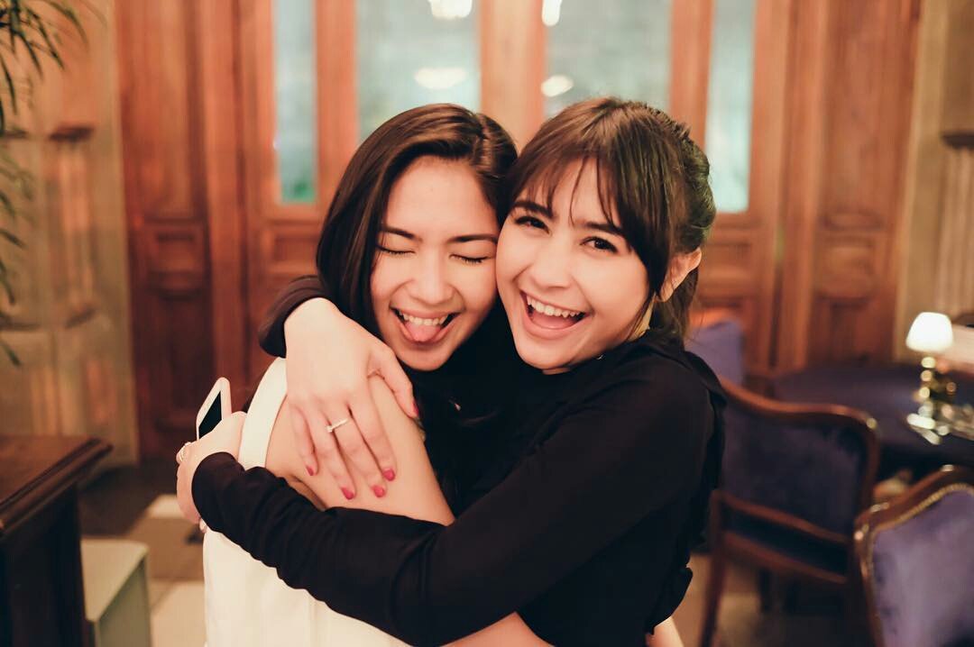 JMunitykalsel's tweet photo. Pelukan sayang nayla sisi real life💞👅💋 @Jscmila https://t.co/V916ZxbwhI