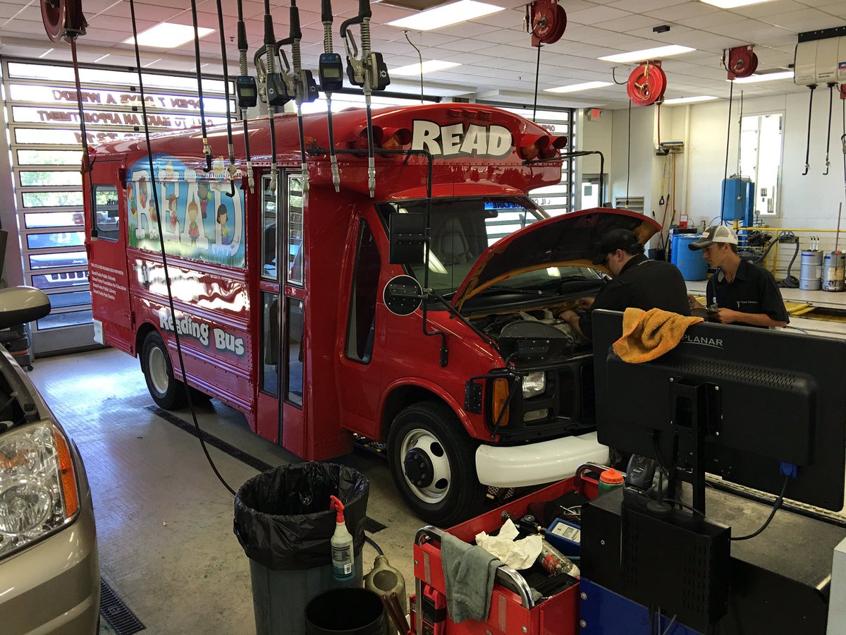 rydellcars's tweet photo. #LittleRedReadingBus has been bringing books to kids in our community! ๐๐ผ๐๐๐Time for an oil change at Rydellcars PDQ https://t.co/2Hud4frjma