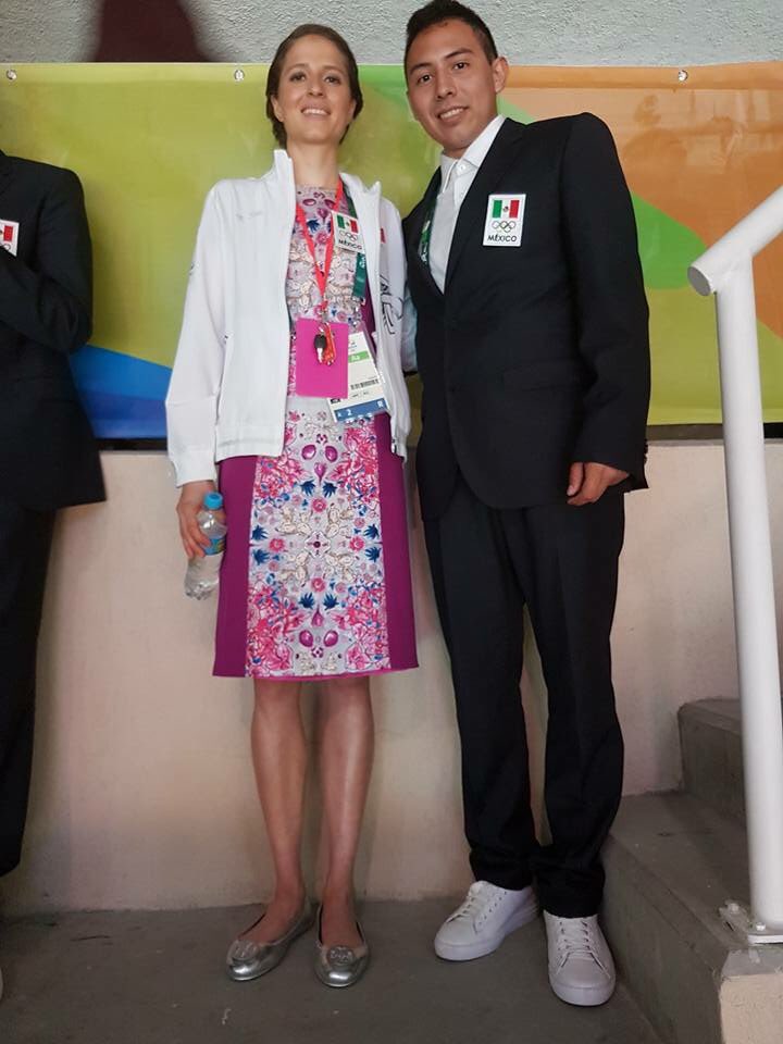 Nancyarreola11's tweet photo. Con elegancia desfilarán los deportistas de Nuevo León en Brasil. #Rio2016 #Olympics https://t.co/OHgwOja3CM