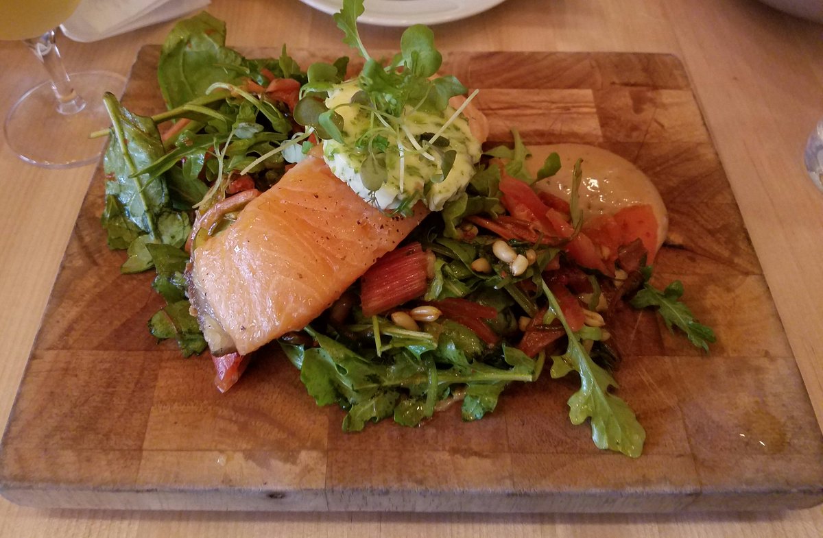 peanutstime's tweet photo. #othyme #salmon #bestfish #fishfactory https://t.co/6fffrNIaCA
