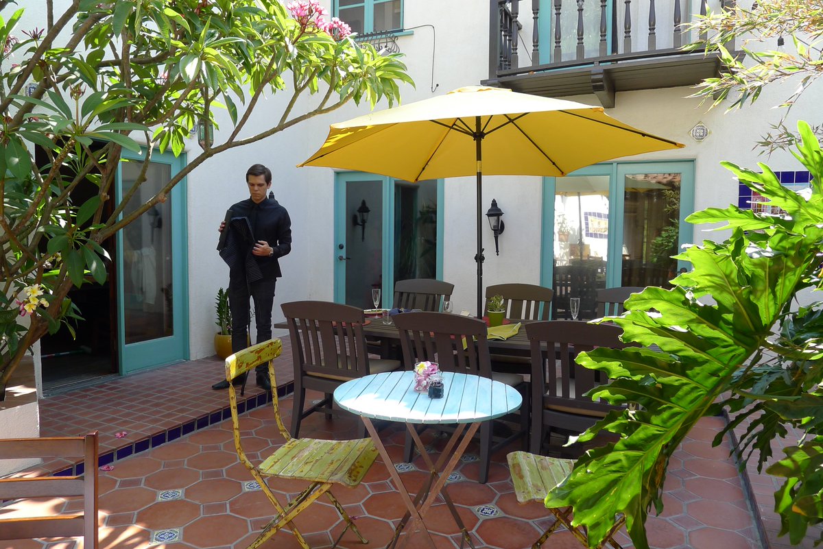 brunchvr's tweet photo. Table for two? #warrenthewaiter #brunch #brunchVR #lapetitehacienda https://t.co/2QwmCfVyBV