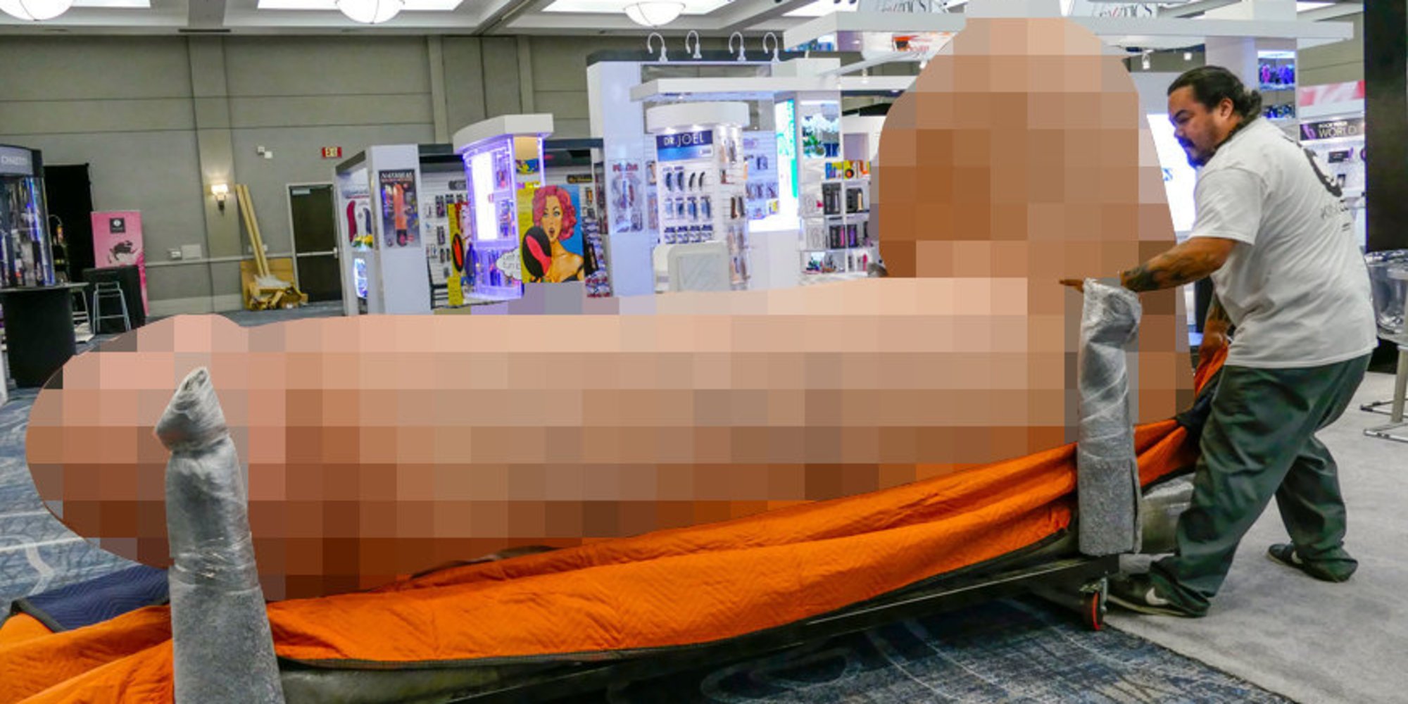 Porn pic - Women taking big dildos taking big dildos Women