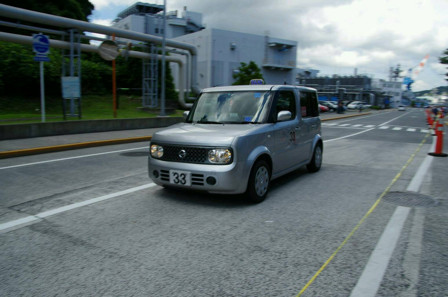 Hirotoshi Okumura 米軍横須賀基地 フレンドシップデー に久しぶりに来たのですが 基地内の タクシー の車両が キューブ になってました キュータク かわいいな T Co Fdipyhtmt0 Twitter