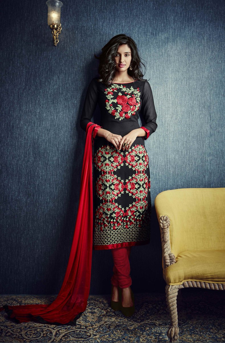 oyelook's tweet photo. Grab It Here : https://t.co/8M0NFiBi86
#GetyourLook #SalwarKameez #SalwarSuit #Ethnic #indianStyle #Wedding #shop https://t.co/pYcb34yex2