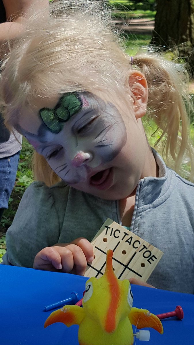 poiseplayer7's tweet photo. When your niece causes you to ask, "Is she  possibly narcoleptic, or just REALLY into her character? #Catnap #Adalee https://t.co/OGzQyR06WE