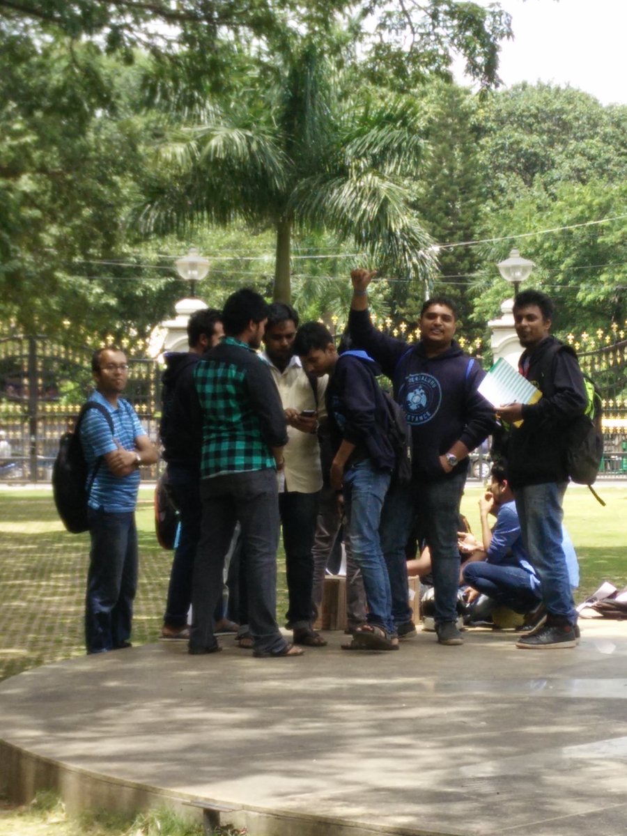 Resistance_IN's tweet photo. Live scenes at #IngressFS #Bengaluru #NoNewbies  @ingress @FevGames https://t.co/FjpyM0TZjV