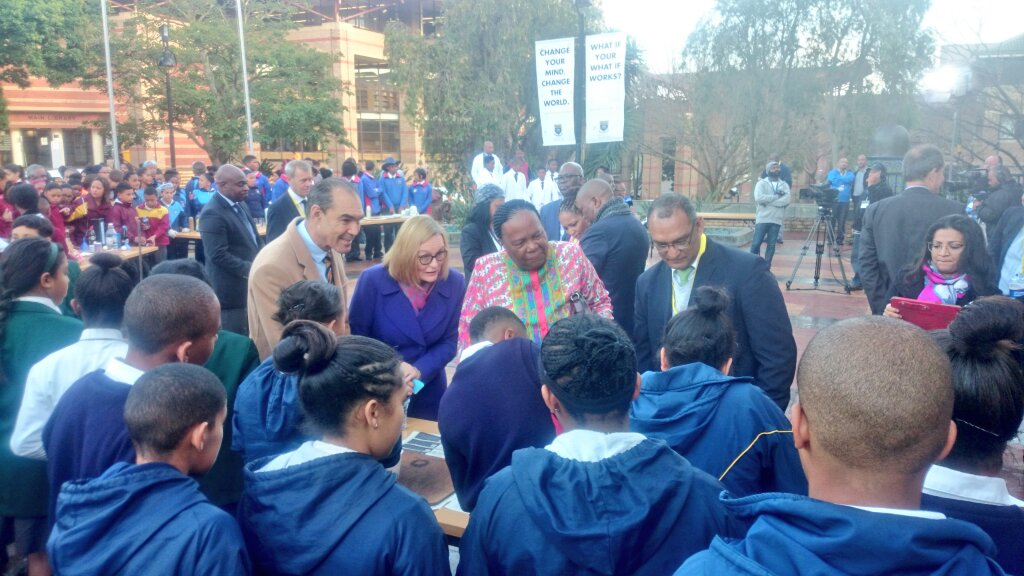 Lisavleeuwen's tweet photo. Early start to the day for the start of #NationalScienceWeek with @Thembalethu_S https://t.co/pWa2tK8F2P