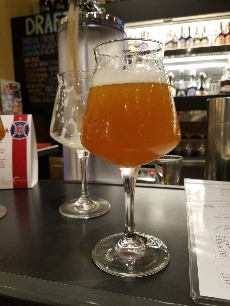 TinaTomasello's tweet photo. #InternationalBeerDay  
Eataly Chicago Birreria Scorza 😍
#beer #thisissogood #whiskygirl #corinader #lime  #lager https://t.co/KQoCvx3dvX