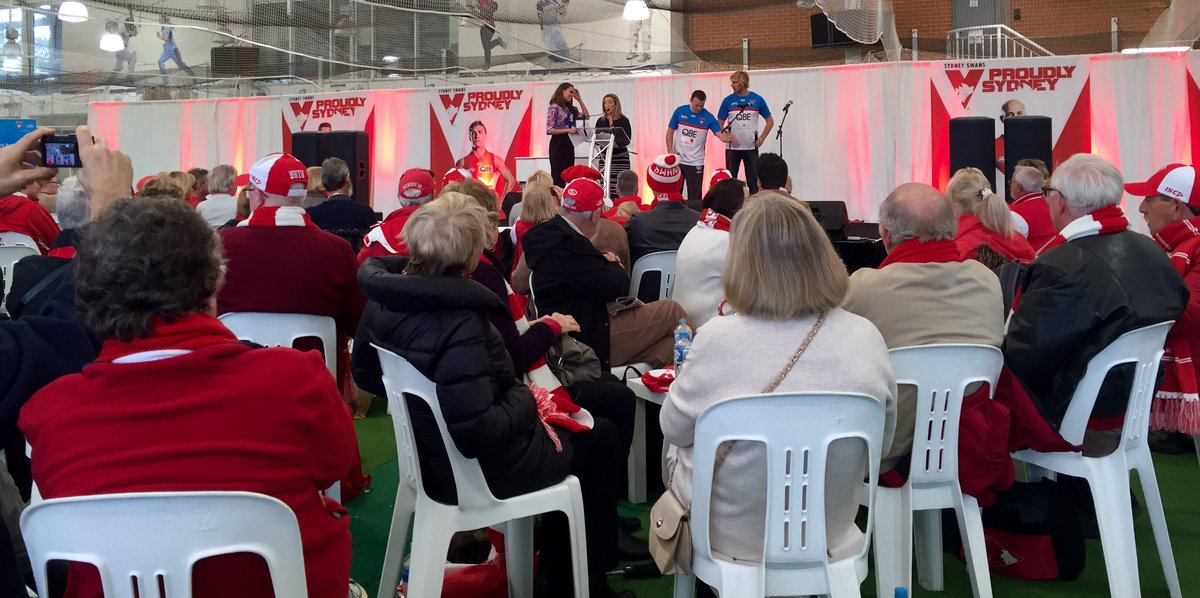 Loving the <a href="/sydneyswans/">Sydney Swans</a> member recognition function! The great <a href="/Lewie_RT/">Lewis RobertsThomson</a> and <a href="/JaredCrouch/">Jared Crouch</a> are speaking! #goswans