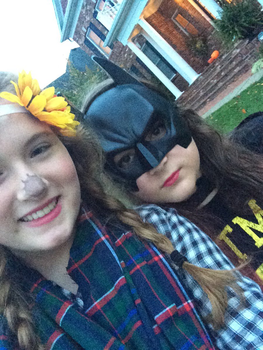 GraceChapXx's tweet photo. HBD @handy_abby ! 🎁🎈this Halloween we'll switch and I'm going as batman and you'll go as a scarecrow https://t.co/0fVOPZR744